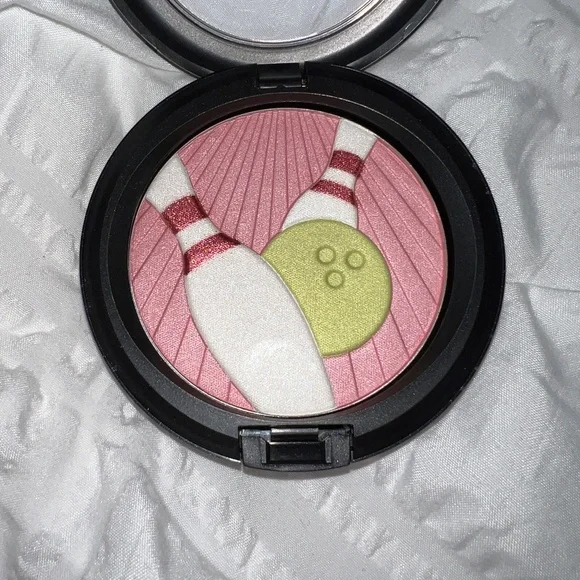NIB MAC Pearl Matte Face Powder Bowling Trophy - Picture 12 of 12